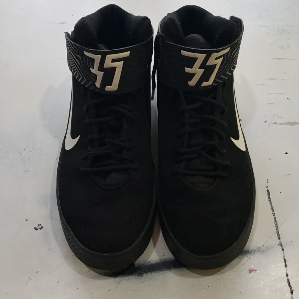 Black KD Nike shoes size 5Youth  boys.